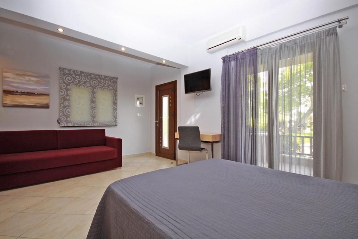 Stamos Apartments And Studios Vourvourou Exterior photo