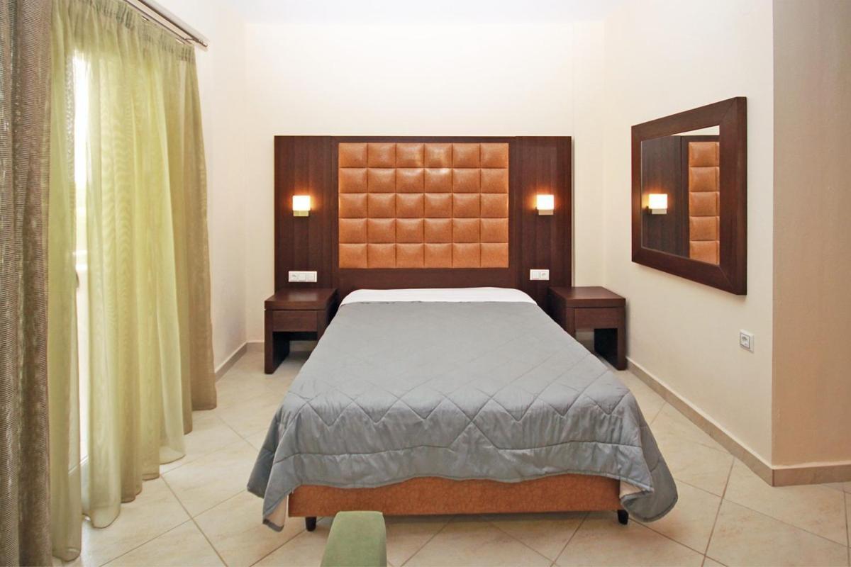 Stamos Apartments And Studios Vourvourou Room photo
