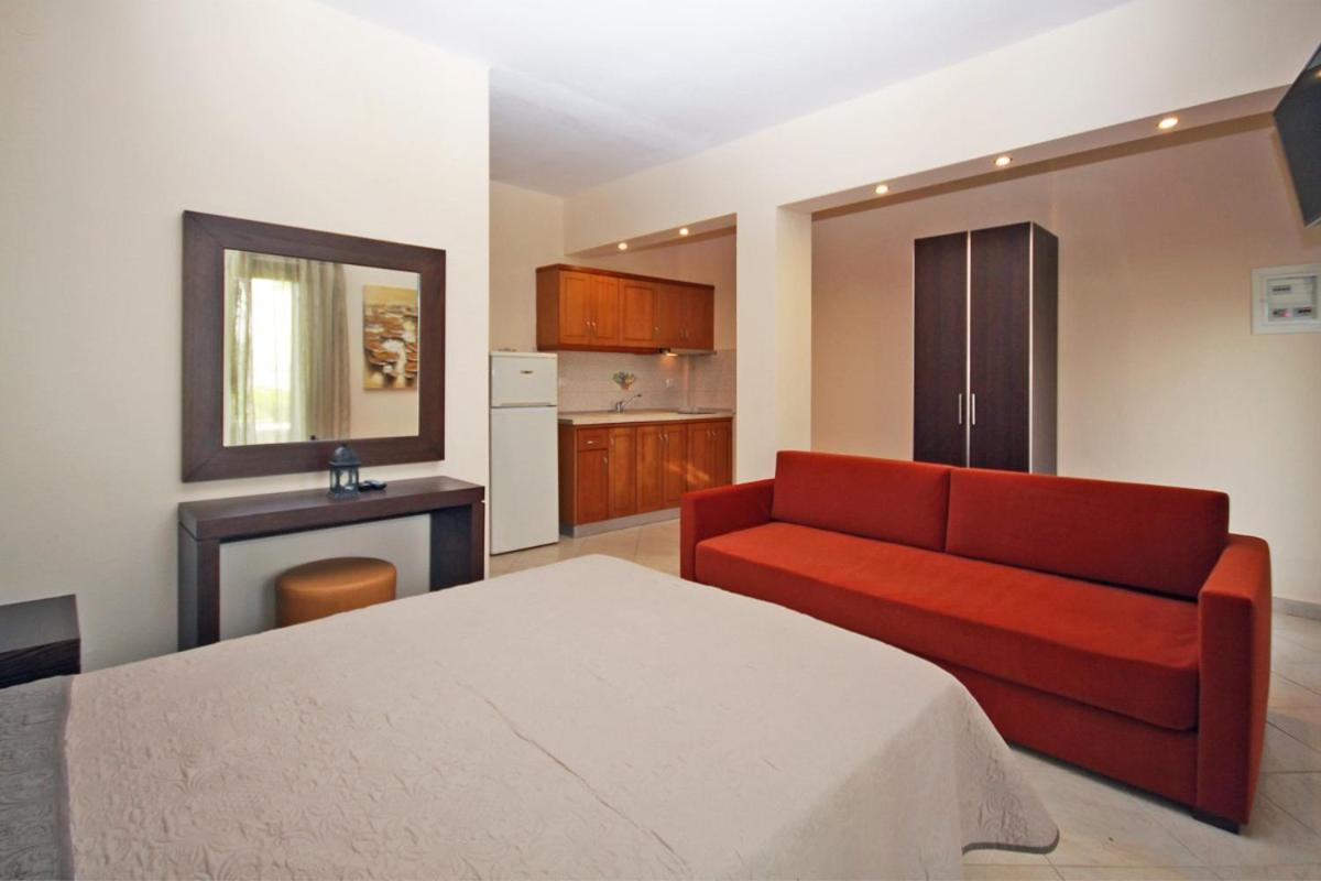 Stamos Apartments And Studios Vourvourou Room photo