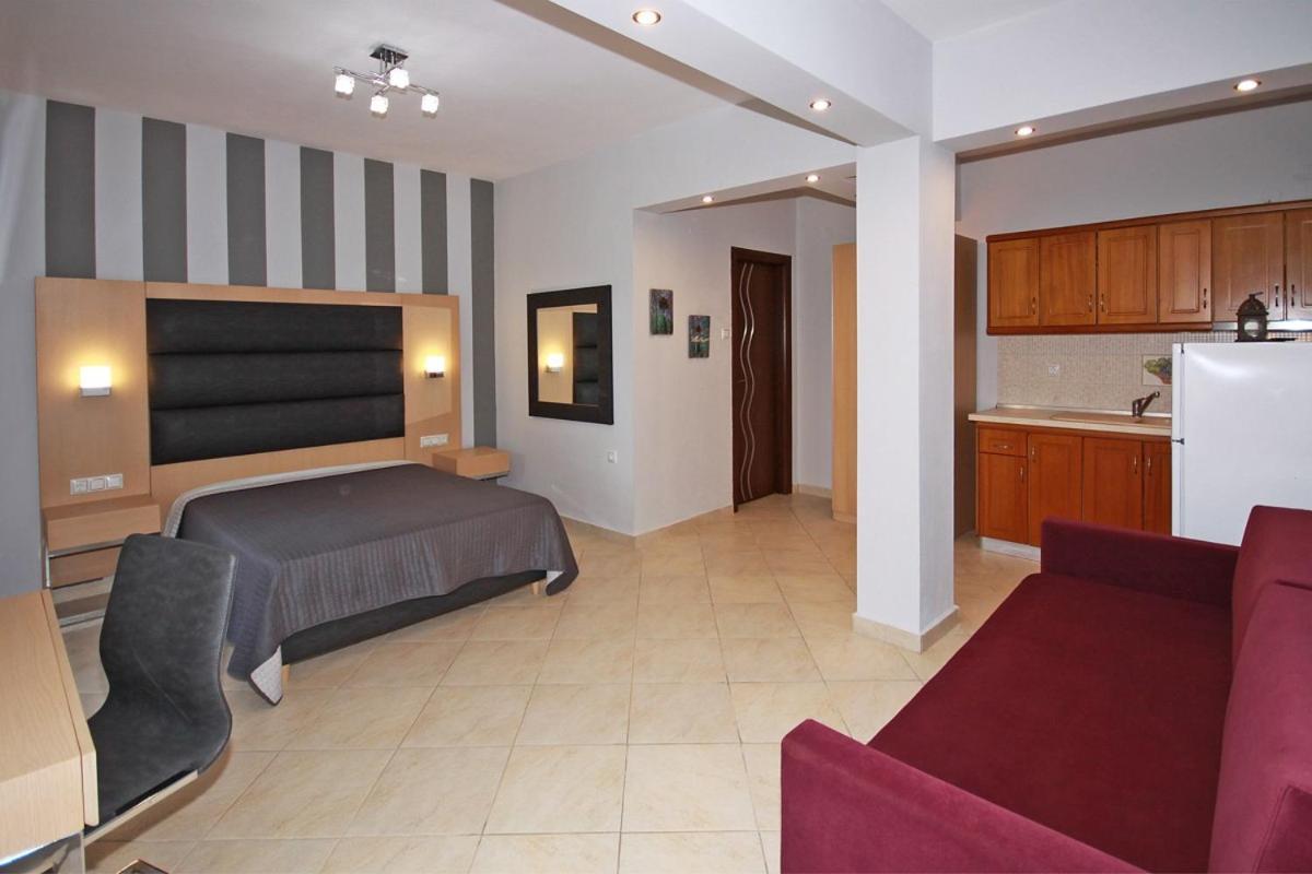 Stamos Apartments And Studios Vourvourou Room photo